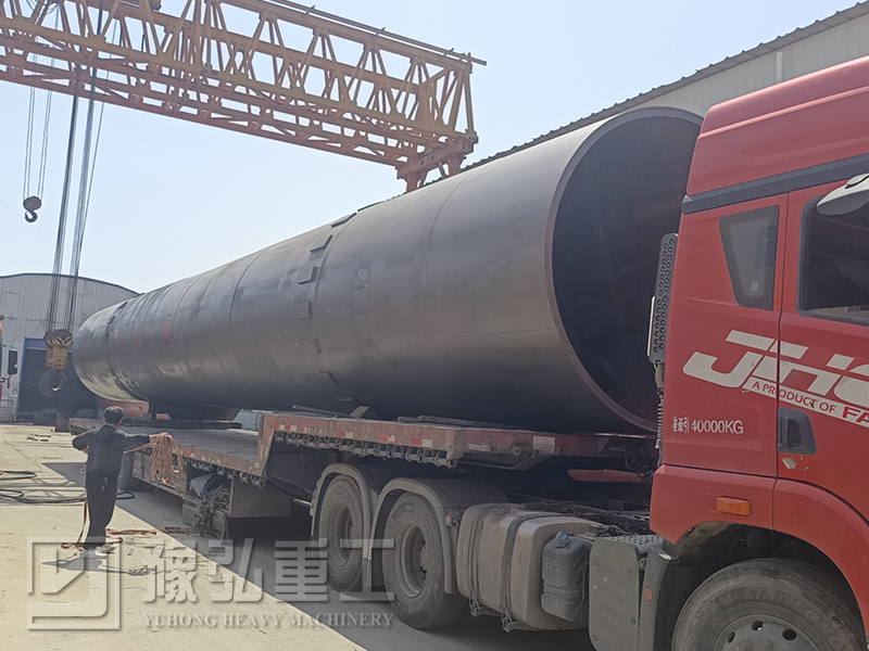 豫弘重工煤泥烘干機(jī)及配件裝車發(fā)貨現(xiàn)場(chǎng)#煤泥烘干機(jī)